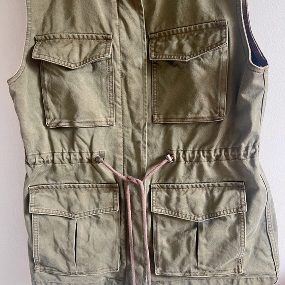 Talia Sleeveless Military Green Cargo Jacket With Drawstring Waist - Picture 3 of 9